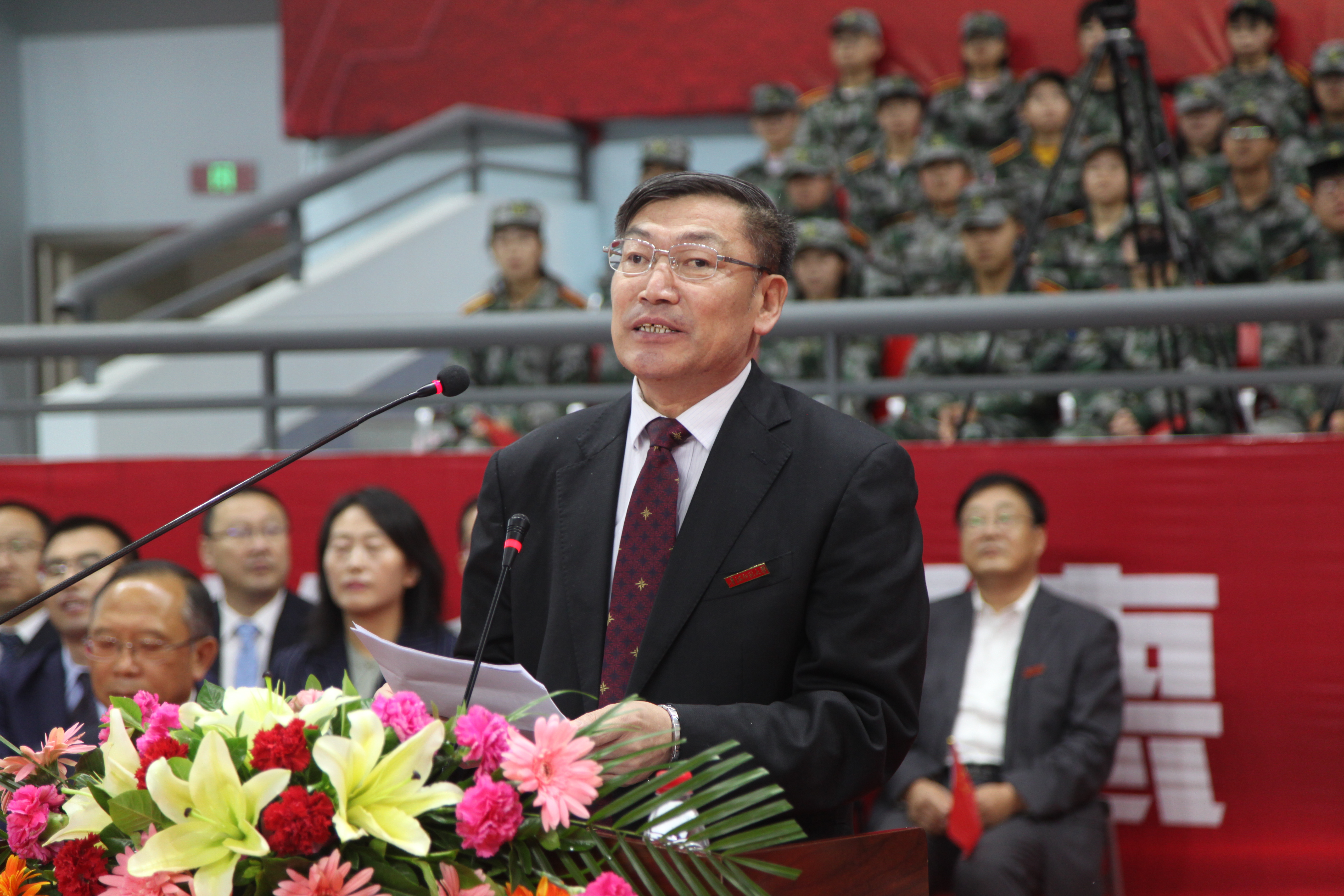 校长史培军代表学校致词