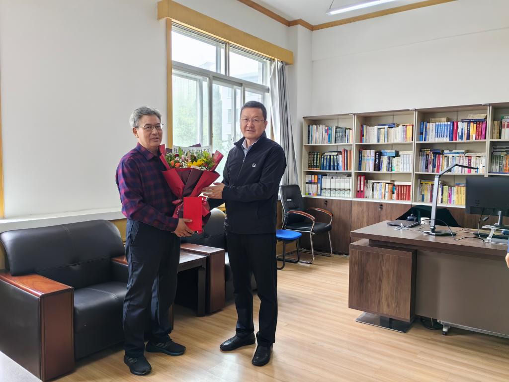 毛学荣慰问2.jpg