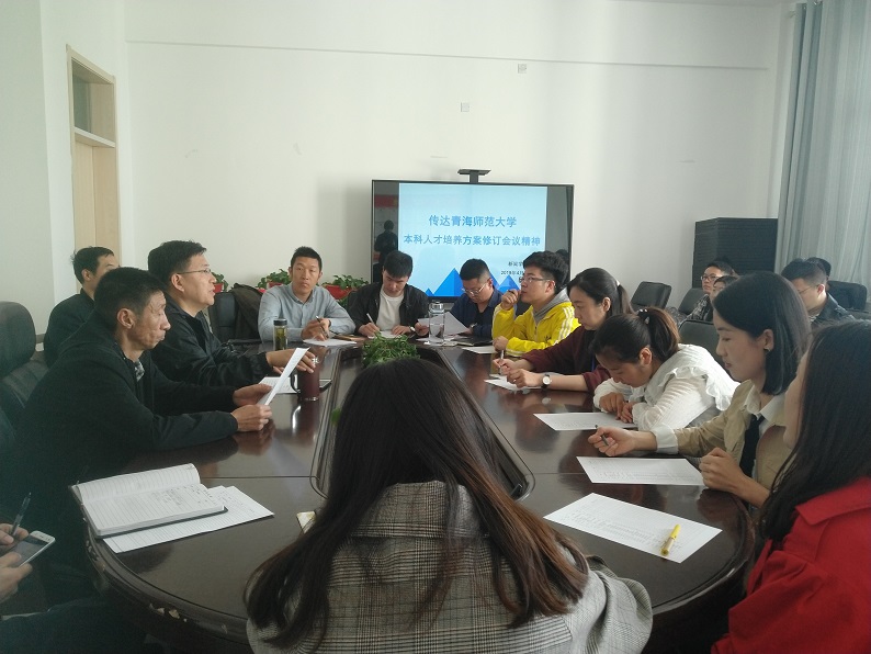 座谈会.jpg