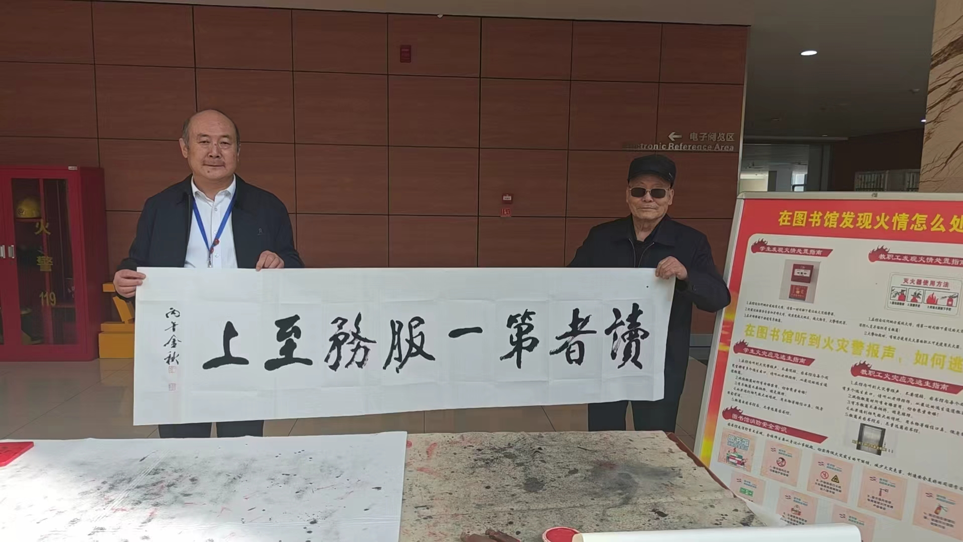 微信图片_书画家进校园.jpg