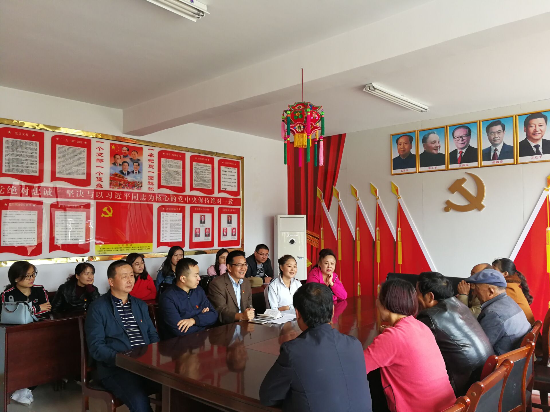 座谈.jpg