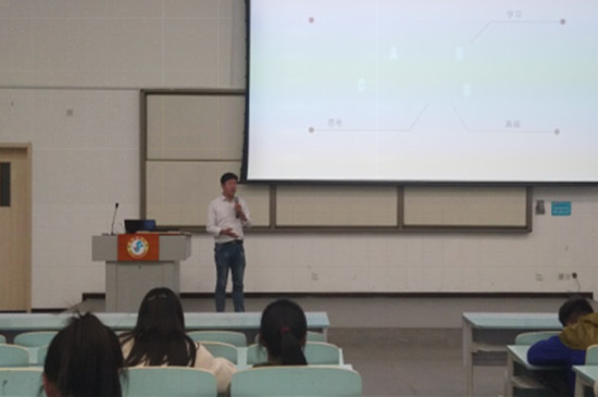物电学院创新创业讲座简报272_副本.jpg