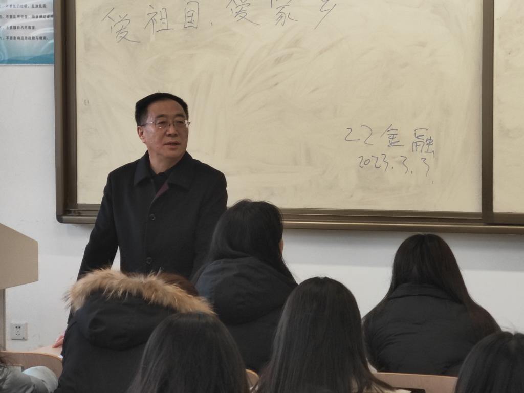 图1:校党委副书记许存宁讲授开学第一课.jpg 图1:校党委副书记许存宁讲授开学第一课.jpg