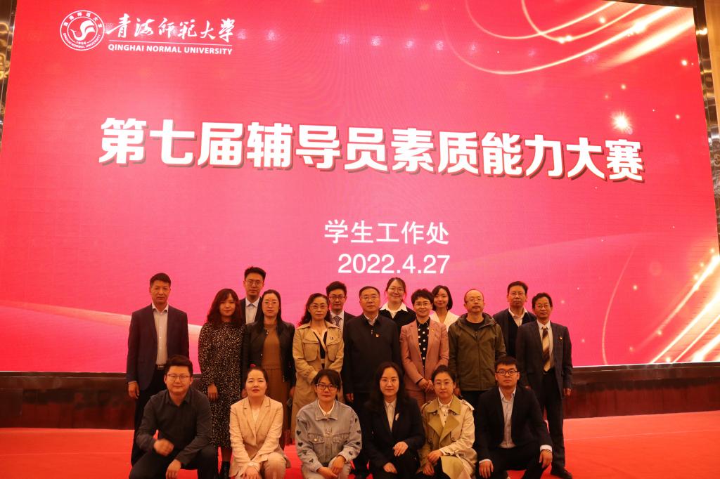 评委与选手合影.jpg