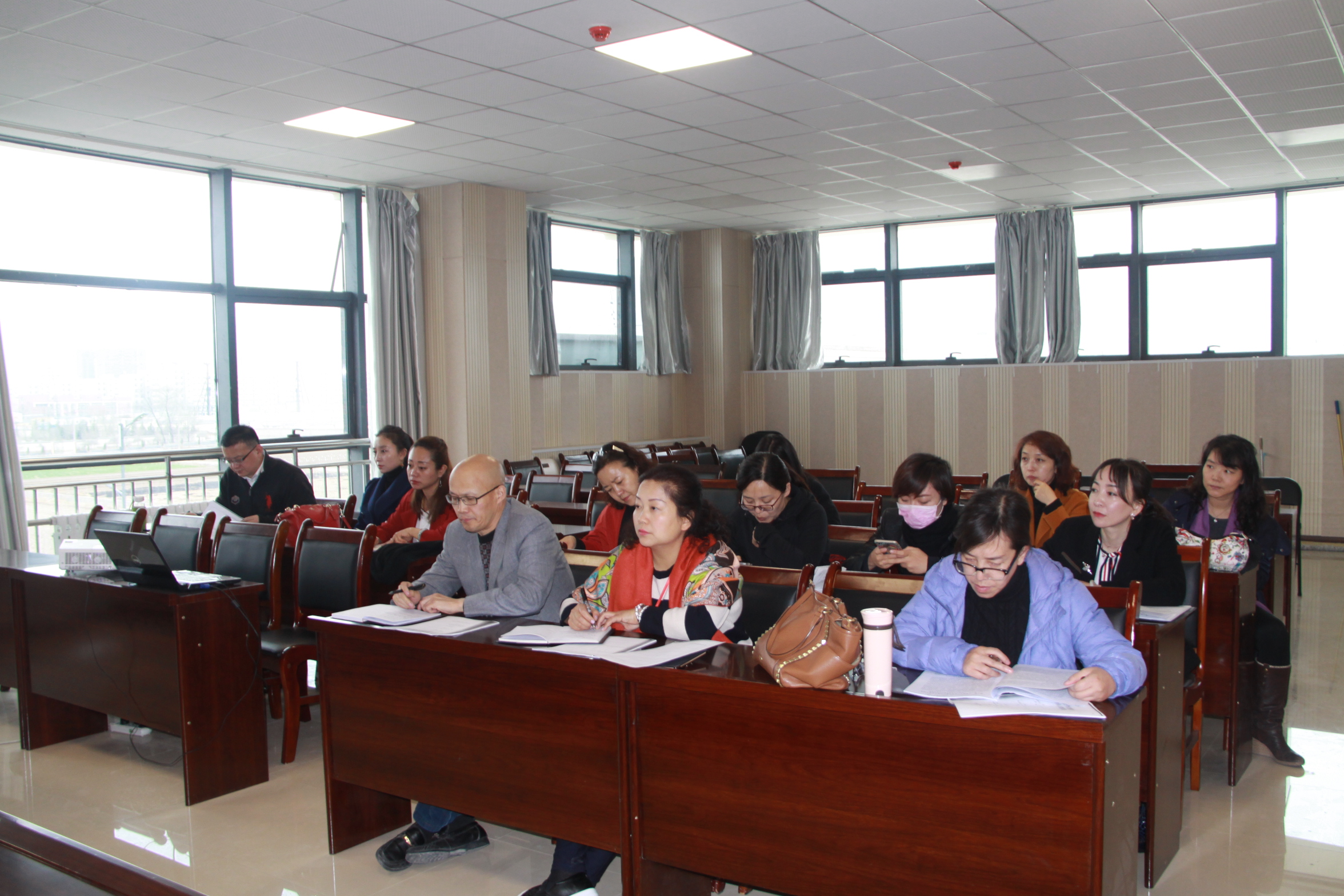 申报硕士点工作会议2 (1).JPG