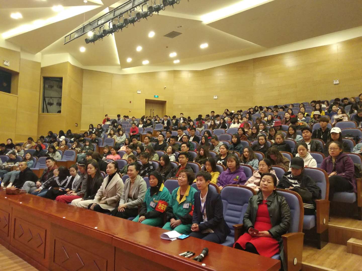 学雷锋照片2.jpg