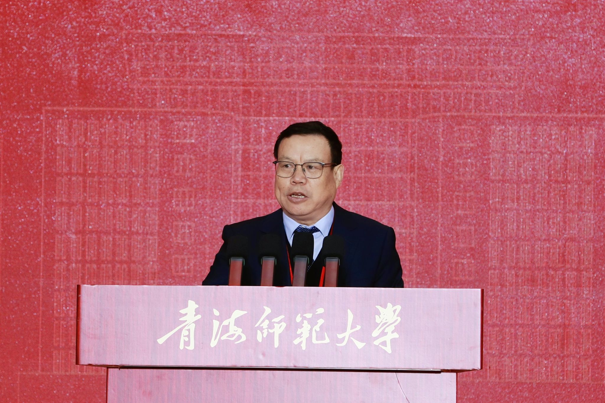 9科研黄教授 (2).jpg