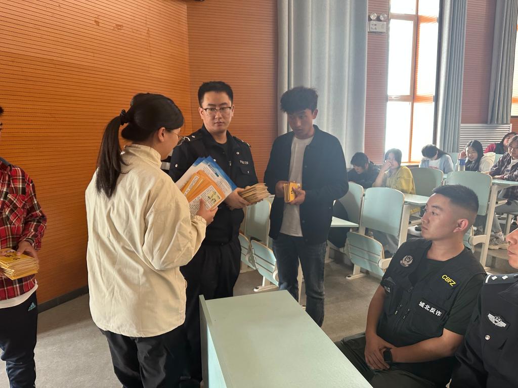 开学在即，北京西城公安分局开展校园安全检查-新闻频道-和讯网