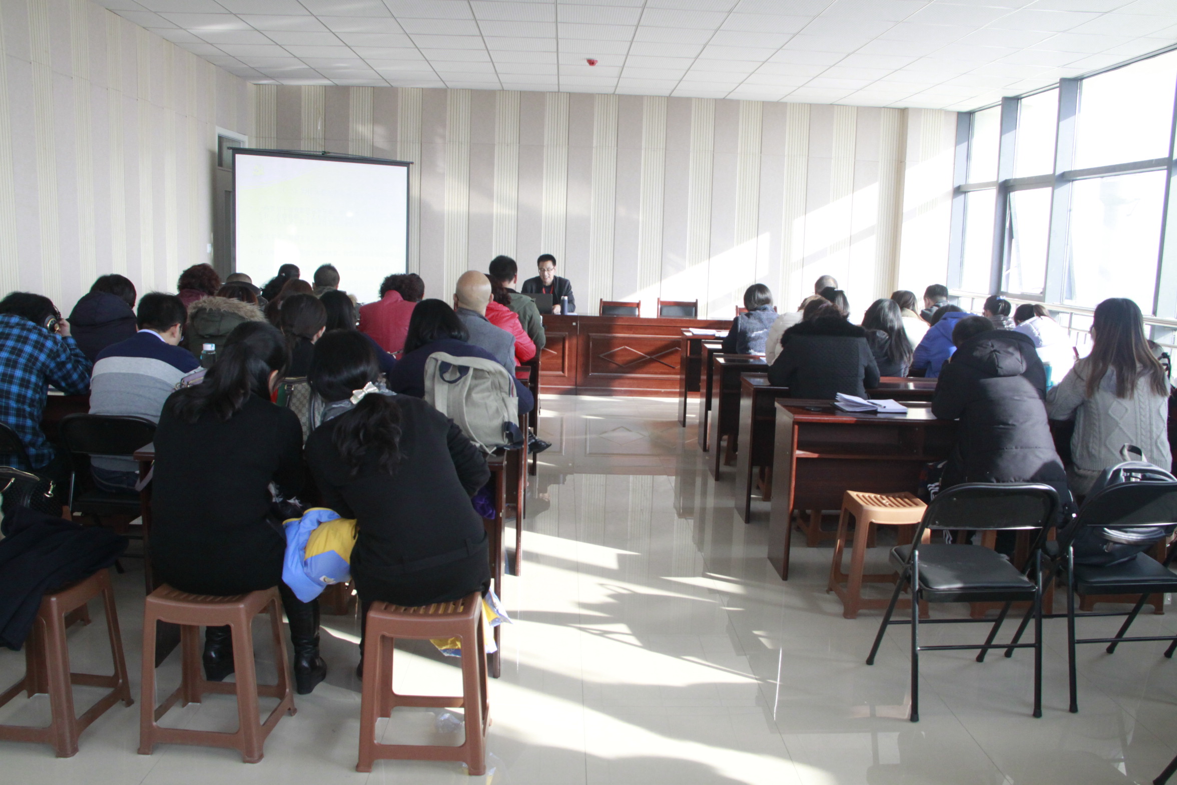 l两学一做宣讲会照片.JPG