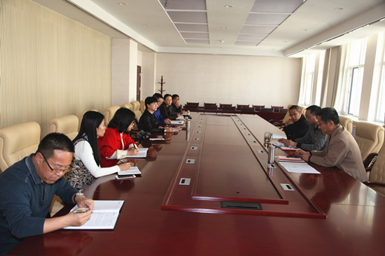 宣传部(纪委、工会)党支部组织学习十九大.JPG